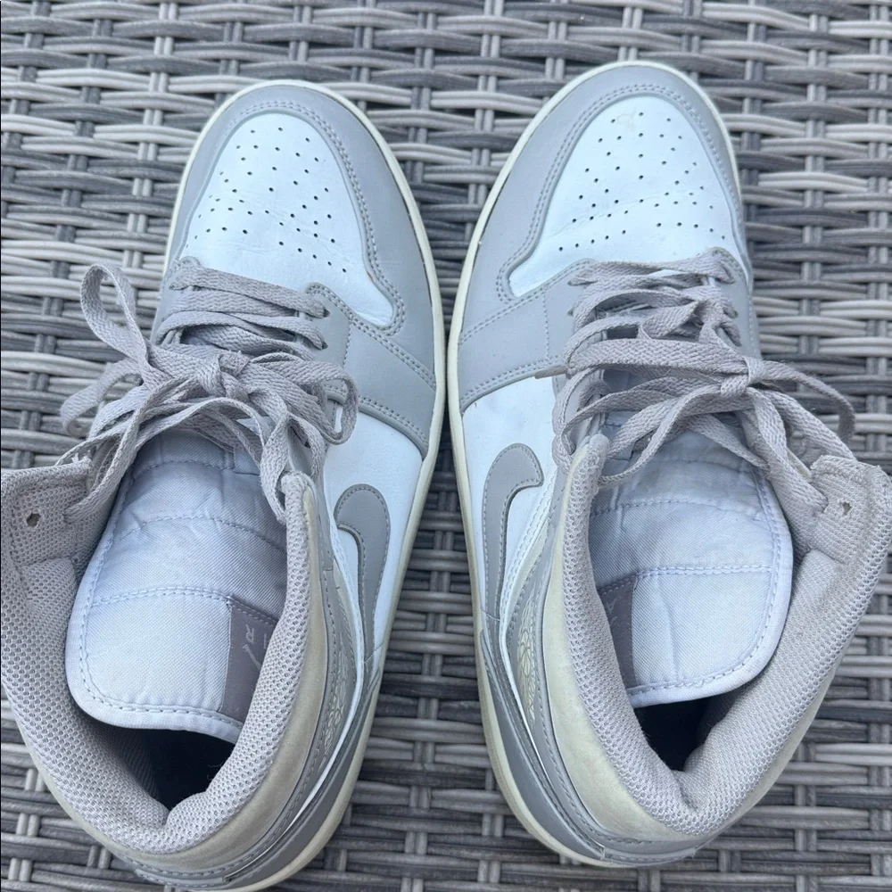 Air Jordan 1 Mid Grey White‎ 554724-082 Size 10.5